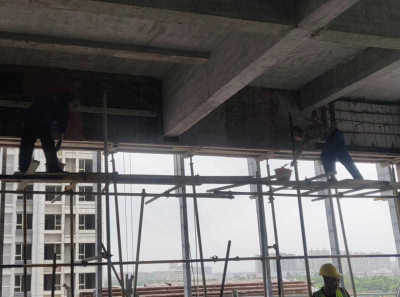 杭州加固-梁截面增大做法正在支模板